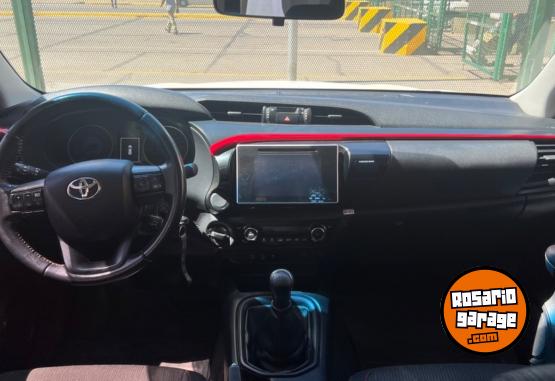 Camionetas - Toyota Hilux SRV 2018 Diesel 140000Km - En Venta