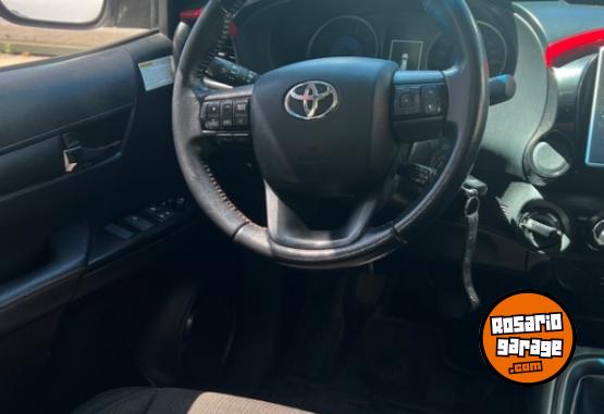 Camionetas - Toyota Hilux SRV 2018 Diesel 140000Km - En Venta