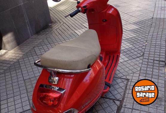 Motos - Vespa 150 ie inyeccion 2014 Nafta 8000Km - En Venta