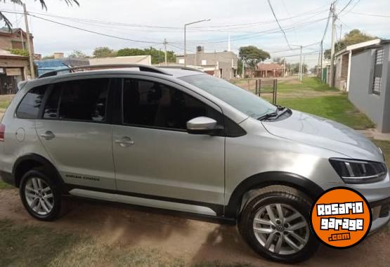 Autos - Volkswagen Suran cross 2015 Nafta 85000Km - En Venta