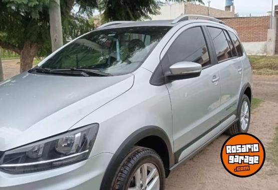 Autos - Volkswagen Suran cross 2015 Nafta 85000Km - En Venta