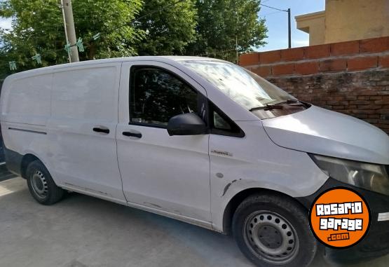 Utilitarios - Mercedes Benz Vito 111 CDI 2017 Diesel 280000Km - En Venta