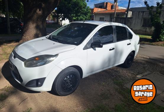 Autos - Ford Fiesta Max 1.6 4 ptas 2011 GNC 170000Km - En Venta