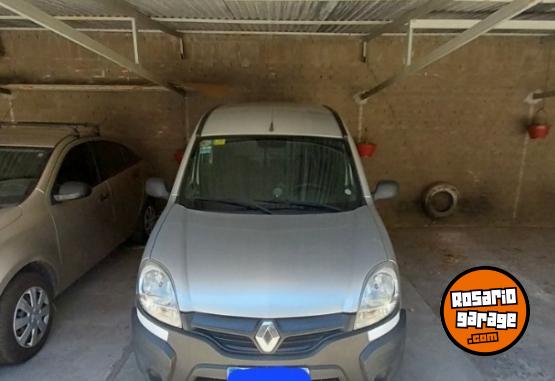 Utilitarios - Renault Kangoo 2016 GNC 142000Km - En Venta