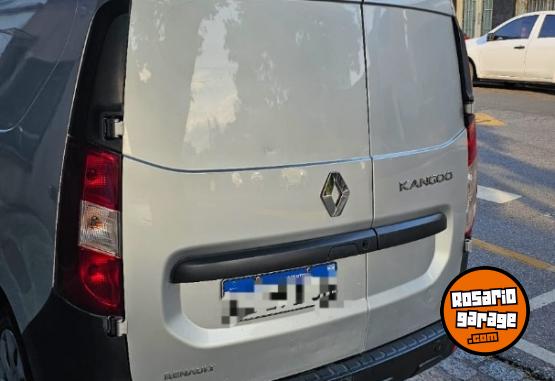 Utilitarios - Renault Kangoo 2020 Nafta 109000Km - En Venta