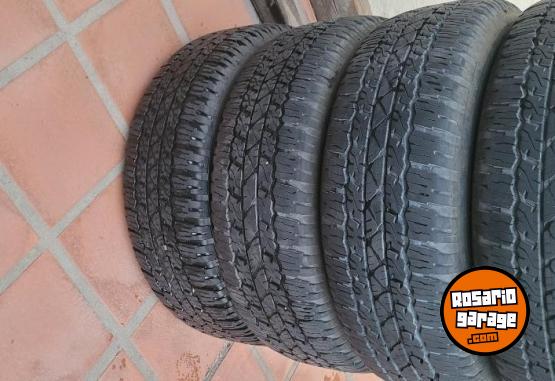 Accesorios para Autos - Vendo 4 cubiertas bridgestone para hilux - En Venta