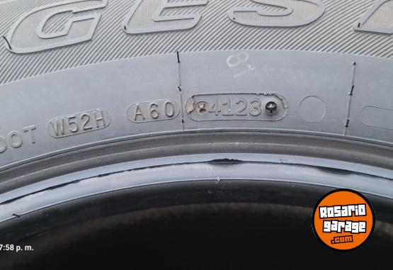 Accesorios para Autos - Vendo 4 cubiertas bridgestone para hilux - En Venta