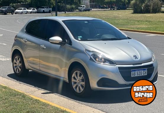 Autos - Peugeot 208 2017 Nafta 76000Km - En Venta