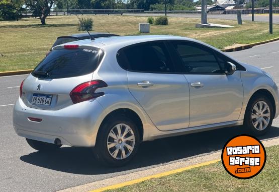 Autos - Peugeot 208 2017 Nafta 76000Km - En Venta