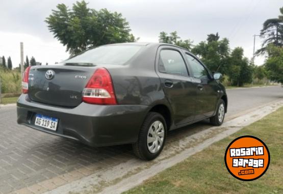 Autos - Toyota etios 2023 Nafta 9000Km - En Venta