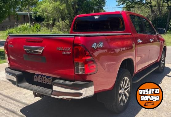 Camionetas - Toyota Hilux srx 4x4 2017 Diesel 150000Km - En Venta