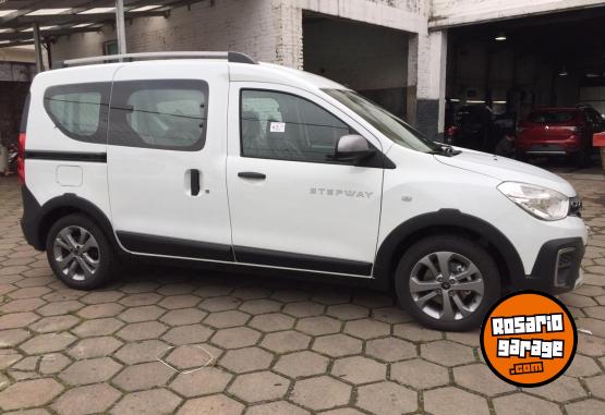 Utilitarios - Renault KANGOO 2024 Nafta 0Km - En Venta