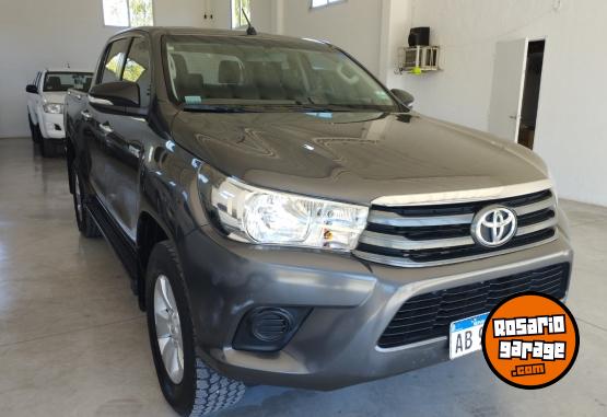 Camionetas - Toyota HILUX SR DC 4X2 2017 Diesel 106600Km - En Venta