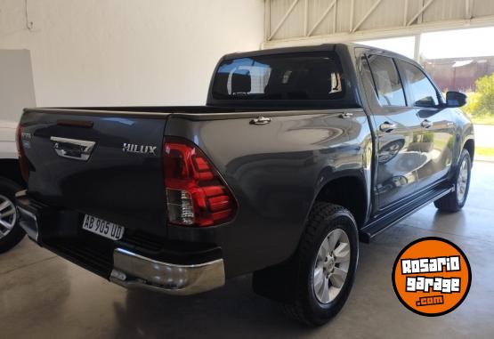 Camionetas - Toyota HILUX SR DC 4X2 2017 Diesel 106600Km - En Venta