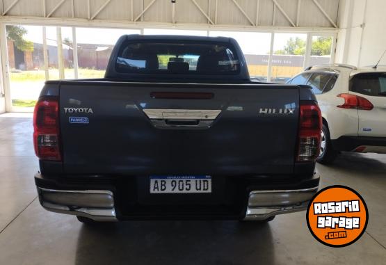 Camionetas - Toyota HILUX SR DC 4X2 2017 Diesel 106600Km - En Venta