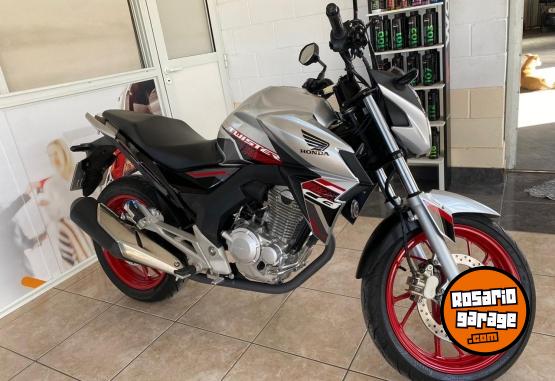 Motos - Honda TWISTER 250CC 2022 Nafta 6880Km - En Venta