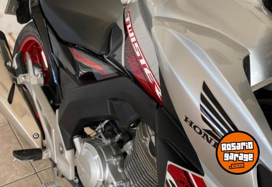 Motos - Honda TWISTER 250CC 2022 Nafta 6880Km - En Venta