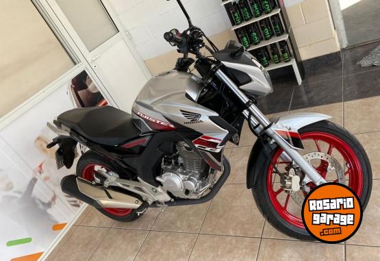 Motos - Honda TWISTER 250CC 2022 Nafta 6880Km - En Venta