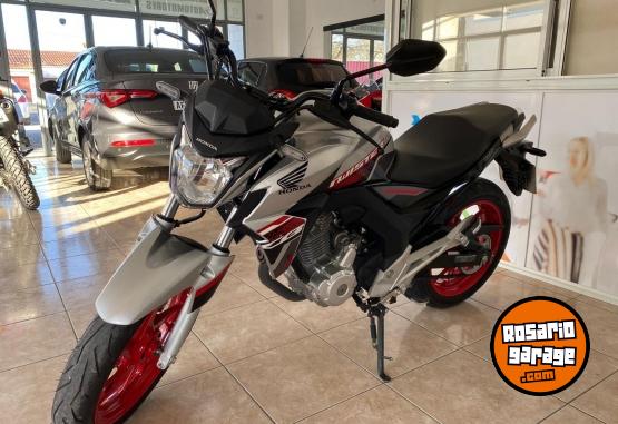 Motos - Honda TWISTER 250CC 2022 Nafta 6880Km - En Venta