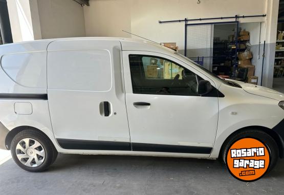 Utilitarios - Renault kangoo 2021 Nafta 135000Km - En Venta