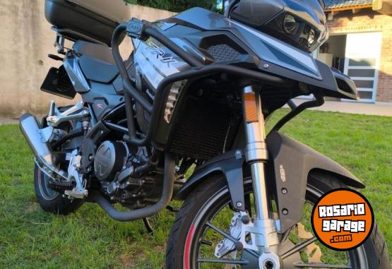 Motos - Benelli TRK 251 2023 Nafta 4200Km - En Venta