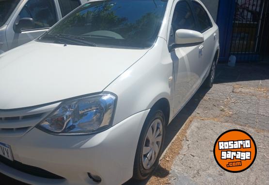 Autos - Toyota ETIOS XS 2017 Nafta 132000Km - En Venta