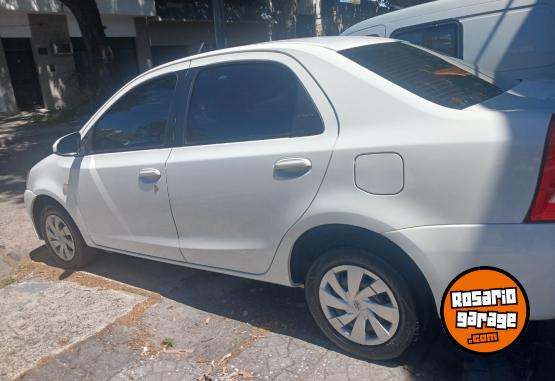 Autos - Toyota ETIOS XS 2017 Nafta 132000Km - En Venta