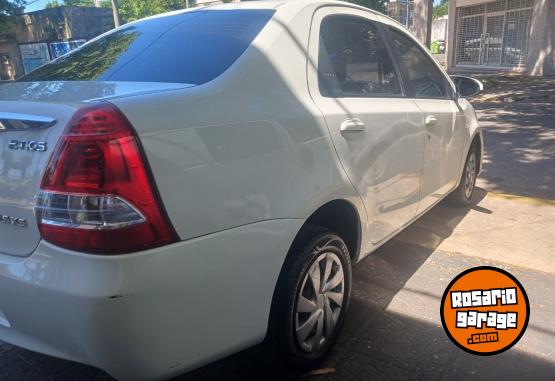 Autos - Toyota ETIOS XS 2017 Nafta 132000Km - En Venta