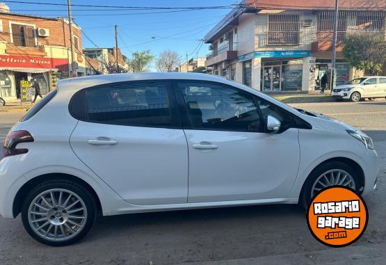 Autos - Peugeot 208 2018 Nafta 73000Km - En Venta