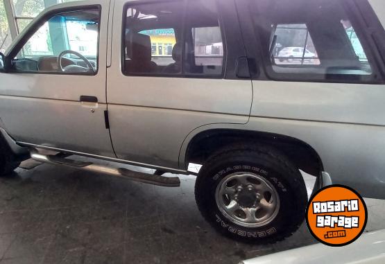 Camionetas - Nissan Pathfinder 1995 Nafta 150000Km - En Venta