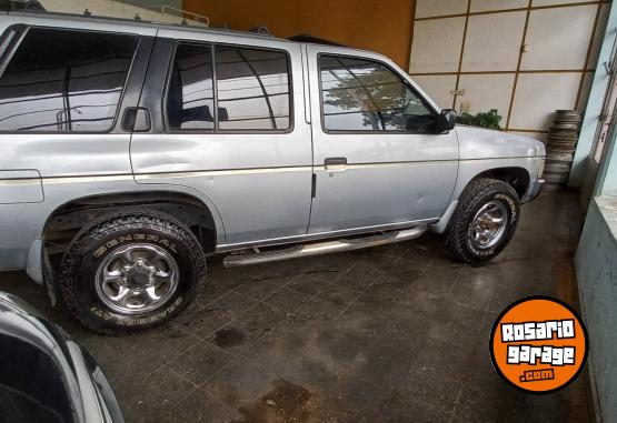 Camionetas - Nissan Pathfinder 1995 Nafta 150000Km - En Venta