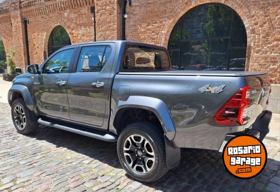 Camionetas - Toyota Hilux 4x4 DC SRX 2.8 TDI 2024 Diesel 4156Km - En Venta