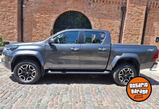 Camionetas - Toyota Hilux 4x4 DC SRX 2.8 TDI 2024 Diesel 4156Km - En Venta