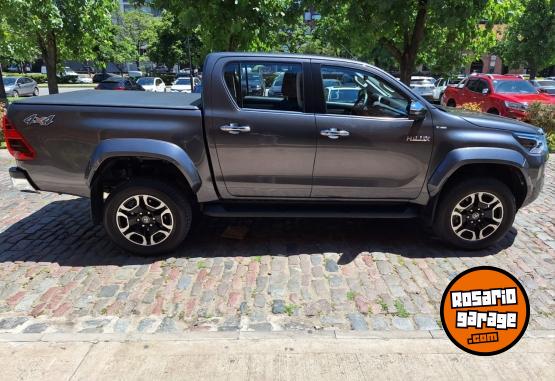 Camionetas - Toyota Hilux 4x4 DC SRX 2.8 TDI 2024 Diesel 4156Km - En Venta