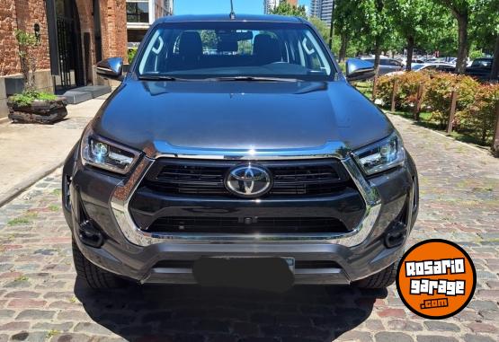 Camionetas - Toyota Hilux 4x4 DC SRX 2.8 TDI 2024 Diesel 4156Km - En Venta