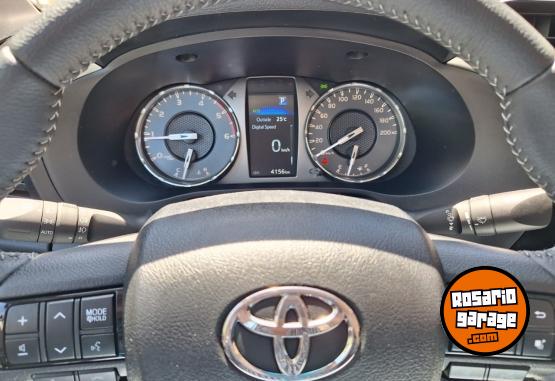 Camionetas - Toyota Hilux 4x4 DC SRX 2.8 TDI 2024 Diesel 4156Km - En Venta