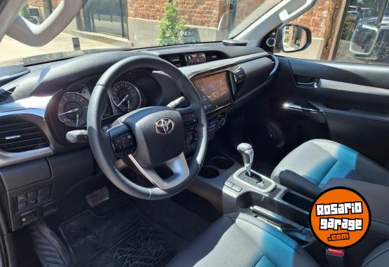 Camionetas - Toyota Hilux 4x4 DC SRX 2.8 TDI 2024 Diesel 4156Km - En Venta