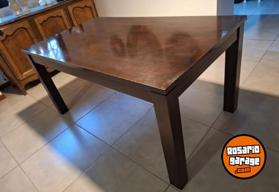 Hogar - Mesa de wengue macizo con cuatro sillas - En Venta