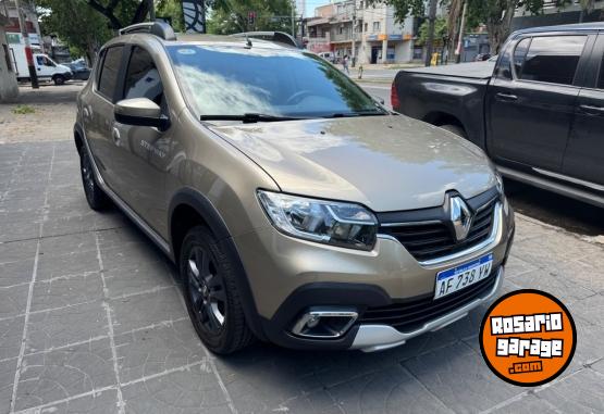 Autos - Renault Sandero 2023 GNC 17000Km - En Venta