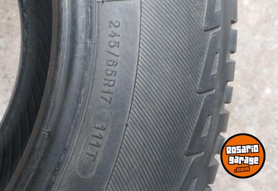 Accesorios para Autos - Vendo 4 cubiertas 245/65R17 111T usadas - En Venta