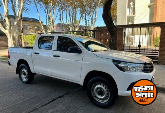 Camionetas - Volkswagen Hilux 1ra mano permuto 2017 Diesel 190000Km - En Venta