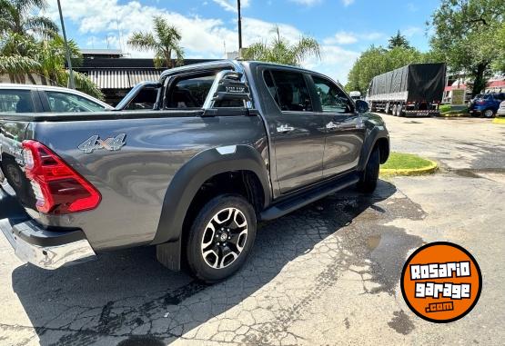 Camionetas - Toyota HILUX SRX 2023 Diesel 26000Km - En Venta