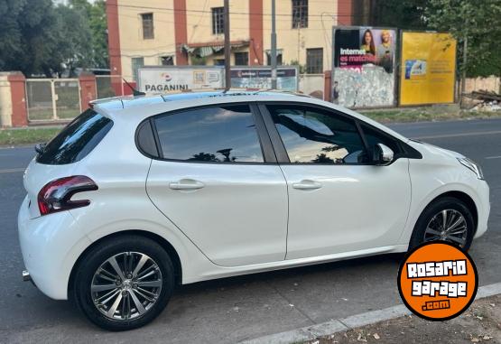 Autos - Peugeot 208 2017 Nafta 62000Km - En Venta