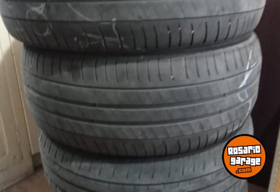 Accesorios para Autos - Vendo cuatro cubiertas medidas 215/50R17 - En Venta