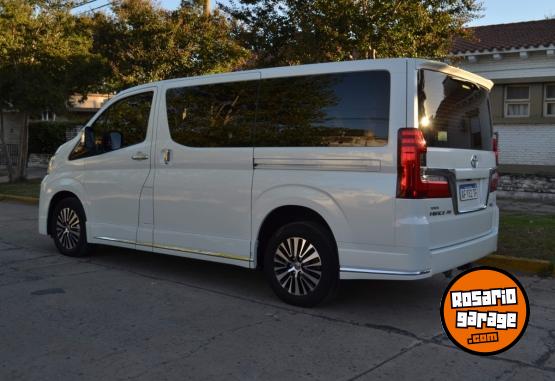 Utilitarios - Toyota Hiace 2023 Diesel 30000Km - En Venta