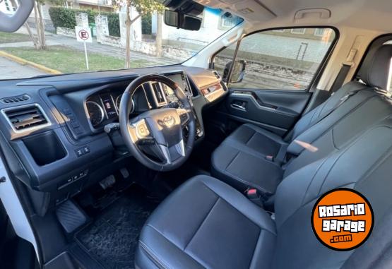 Utilitarios - Toyota Hiace 2023 Diesel 30000Km - En Venta