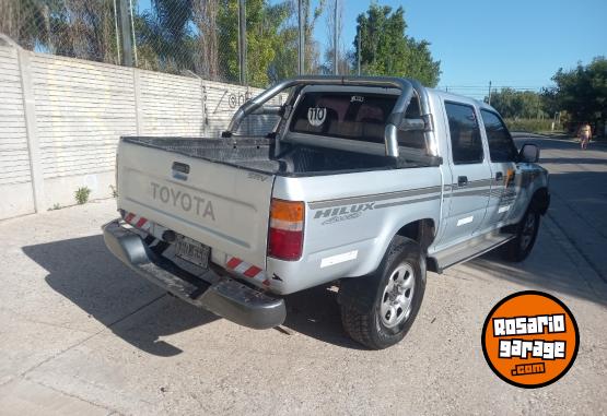 Camionetas - Toyota Hilux 4x4 2002 Diesel 300000Km - En Venta