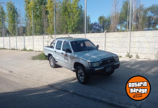 Camionetas - Toyota Hilux 4x4 2002 Diesel 300000Km - En Venta