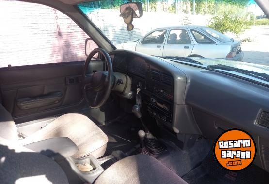 Camionetas - Toyota Hilux 4x4 2002 Diesel 300000Km - En Venta