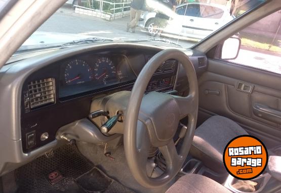 Camionetas - Toyota Hilux 4x4 2002 Diesel 300000Km - En Venta